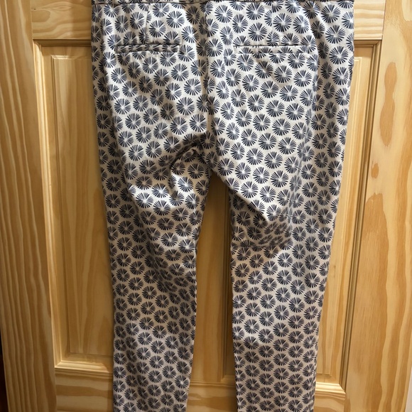 Banana Republic Sloan Capri Pants. - Picture 2 of 3